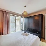 Flat Terlinck - *