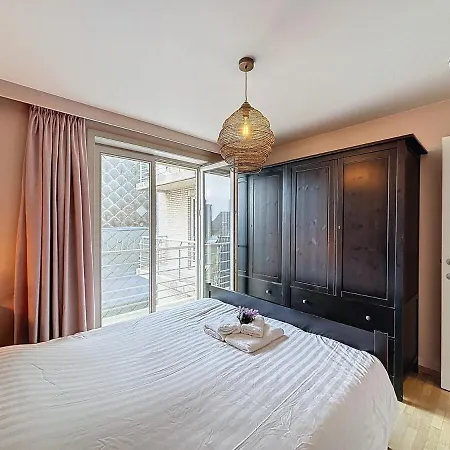 Flat Terlinck - *
